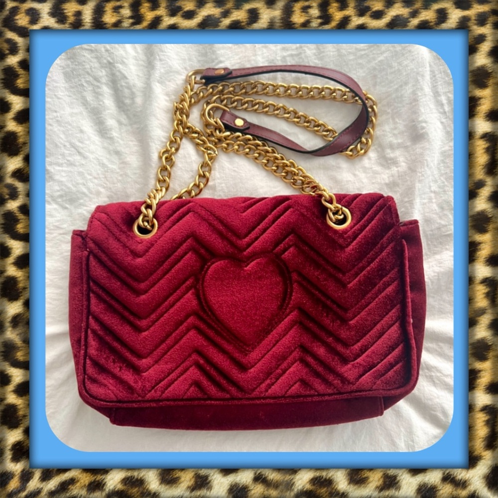 👑✅PRICE FIRM✅Burgundy Plush Woven Fashion Crossbody Bag. NWOT
